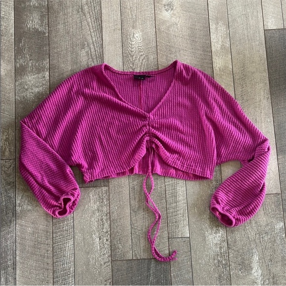 Urban Outfitters Ruched Long-Sleeve Bow Tie Pink Crop Top size Medium - Picture 3 of 7